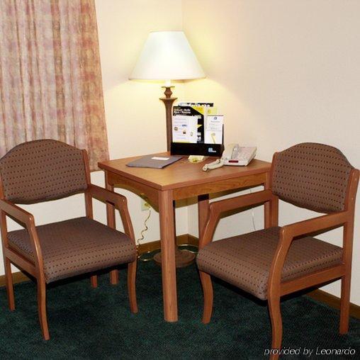 Super 8 By Wyndham Berlin Wi Hotel Phòng bức ảnh